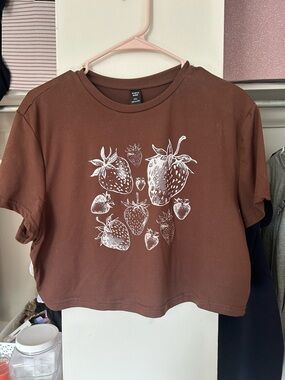 SHEIN Brown Curve Crewneck Tee